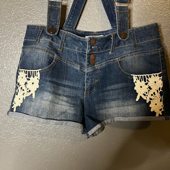 No Boundries Denim Overall Shorts Women’s XL Lace Trim Jean Shortalls W36 - Picture 4 of 5